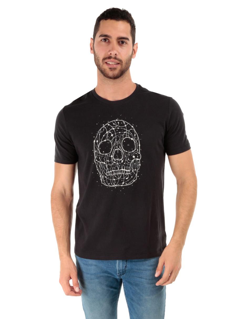 playera negra con estampado