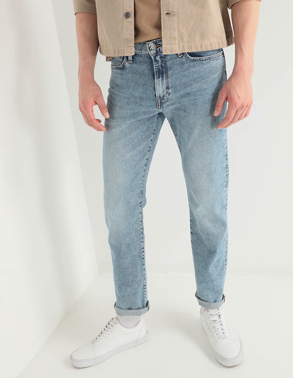 Jeans Levis de caballero corte straight cintura media lavado stone wash